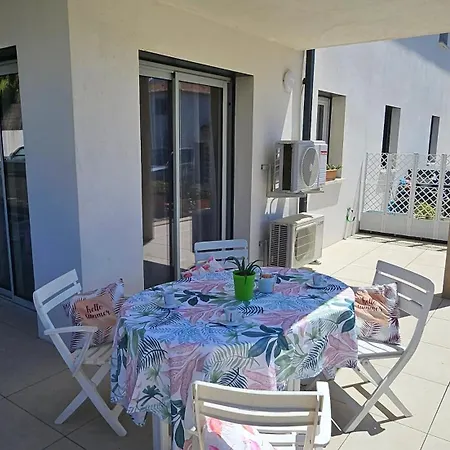Moderne à Avec Terrasse Ensoleillée. *