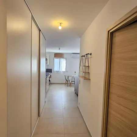 Appartamento Moderne à Avec Terrasse Ensoleillée. *